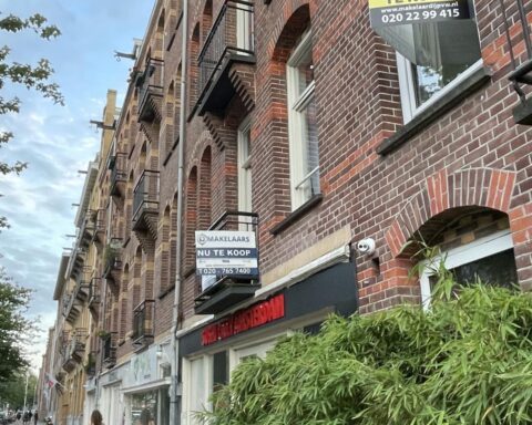 Gemiddeld inkomensnéemster mist meer dan €100.000 om een huis te kopen, volgens CPB