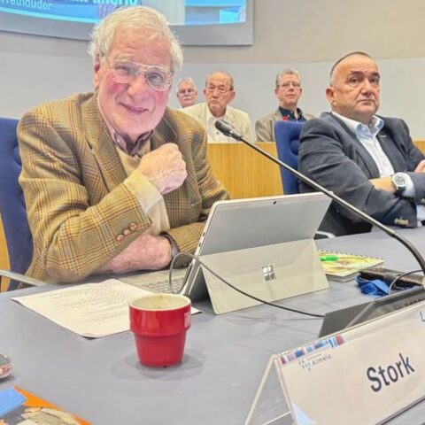 Gijs Stork (85) neemt na 44 jaar afscheid van de gemeenteraad in Almelo