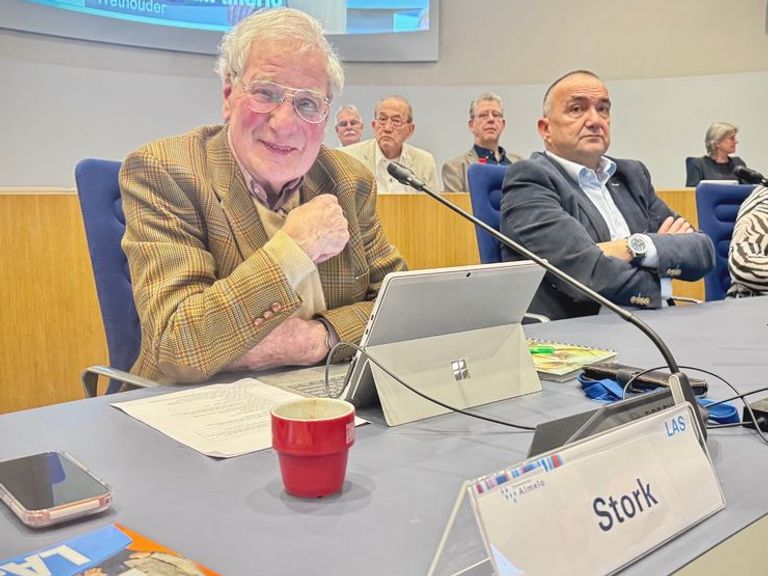 Gijs Stork (85) neemt na 44 jaar afscheid van de gemeenteraad in Almelo