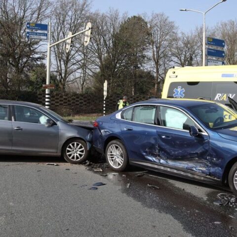 Gouverneur Emile Roemer betrokken bij ongeluk in Heijen: bestuurder andere auto gewond