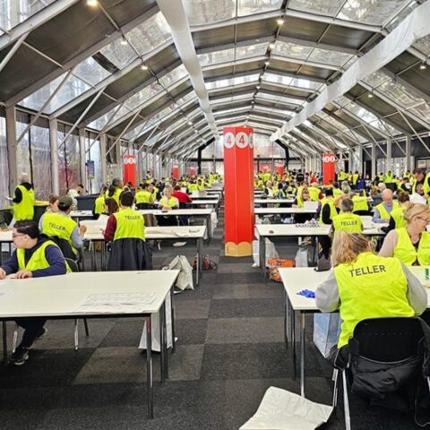 GroenLinks wint gemeenteraadsverkiezingen Amsterdam 2026 met winst van één zetel