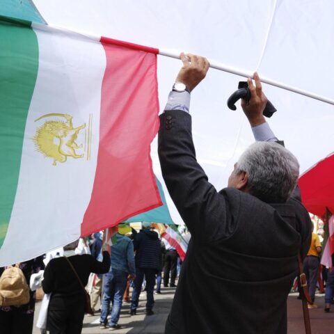 Groepen van de Nederlandse Iraanse gemeenschap vragen om meer bescherming na politie-in shooting in Schoonhoven