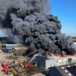 Grote brand verwoest bedrijfspand in Hoogeveen, niemand gewond