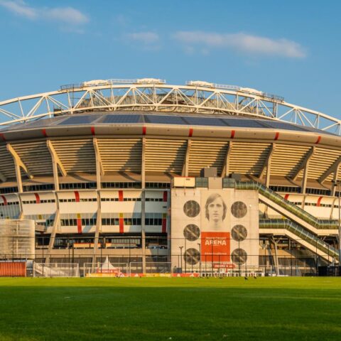 Harry Styles' concertdata overlappen met mogelijke Europese play-off wedstrijden van Ajax