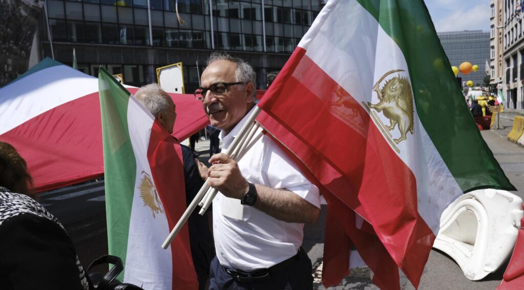 Honderden demonstreren in Amsterdam tegen oorlog in Iran