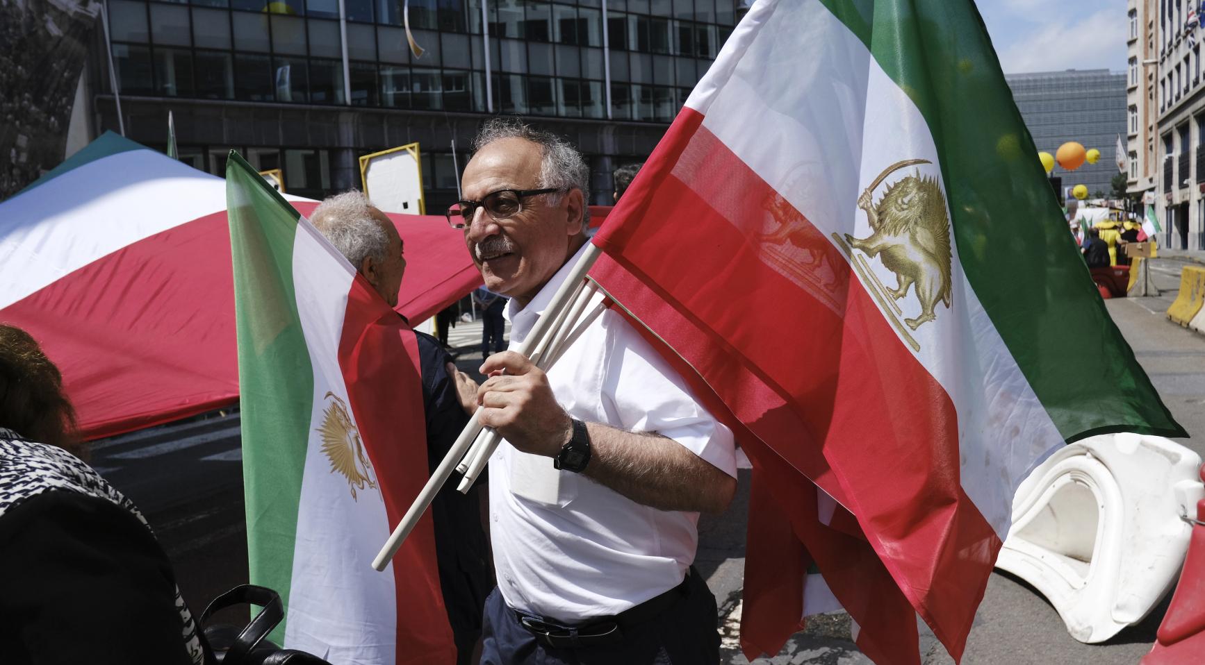 Honderden demonstreren in Amsterdam tegen oorlog in Iran