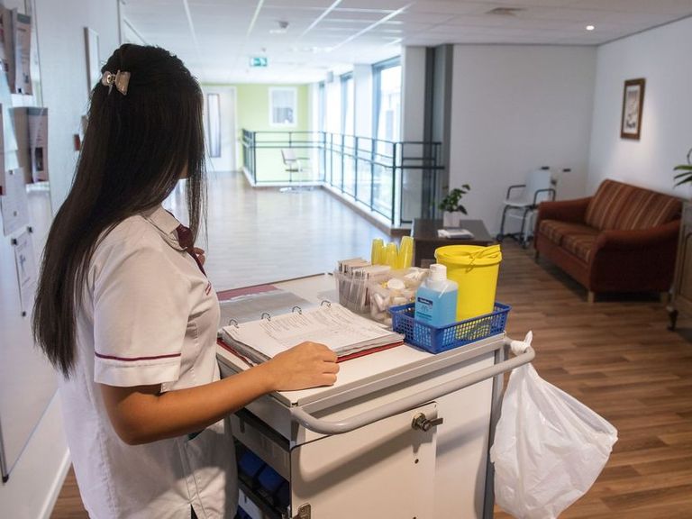 Inspectie legt boetes van meer dan 700.000 euro op voor misbruik van Indonesische verpleegkundigen