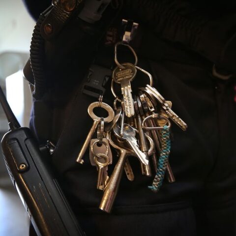 Kabinet blijft bij proef met tablets voor gedetineerden