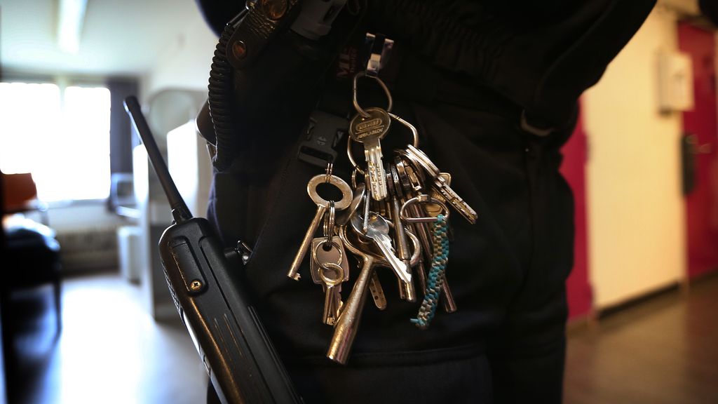 Kabinet blijft bij proef met tablets voor gedetineerden