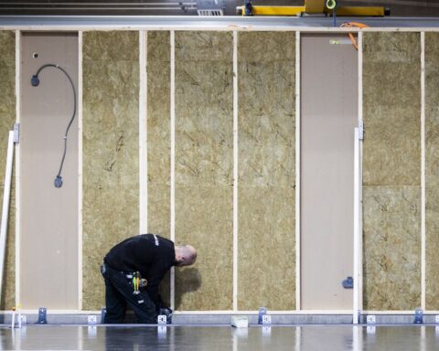 Kabinet stelt nieuwe wet voor tegen automatische voorrang voor statushouders bij huurwoningen