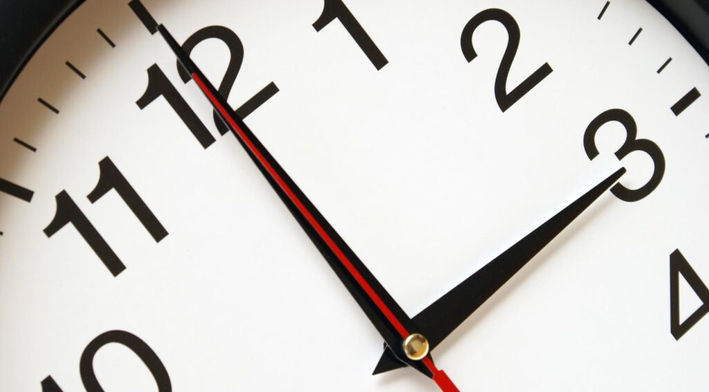 Klokken in Nederland en andere Europese landen verzet naar zomertijd te midden van debat over tijdswijziging