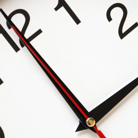 Klokken verzetten zich in Nederland en Europa; discussie over zomeruur blijft aanhouden