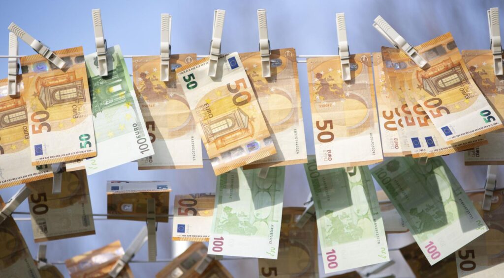 Kosten voor anti-witwascontroles hoog, ineffectief en discriminerend, aldus Rekenkamer