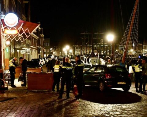 Man (29) dodelijk gestoken tijdens massale vechtpartij in Hoorn