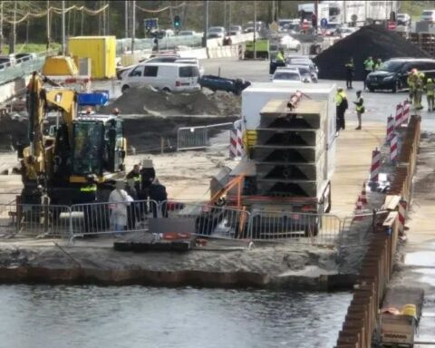 Man (48) overlijdt na ongeluk met betonplaat in Zaandam