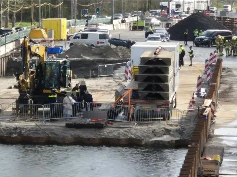 Man (48) overlijdt na ongeluk met betonplaat in Zaandam