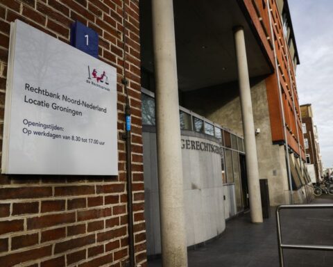 Man verdacht van kindermisbruik in Hoogkerk, mogelijk honderden slachtoffers benaderd