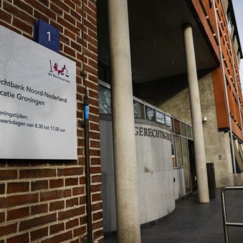 Man verdacht van kindermisbruik in Hoogkerk, mogelijk honderden slachtoffers benaderd