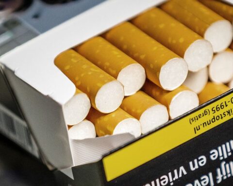 Meer dan 100.000 illegale sigaretten ontdekt in supermarkt in Den Haag