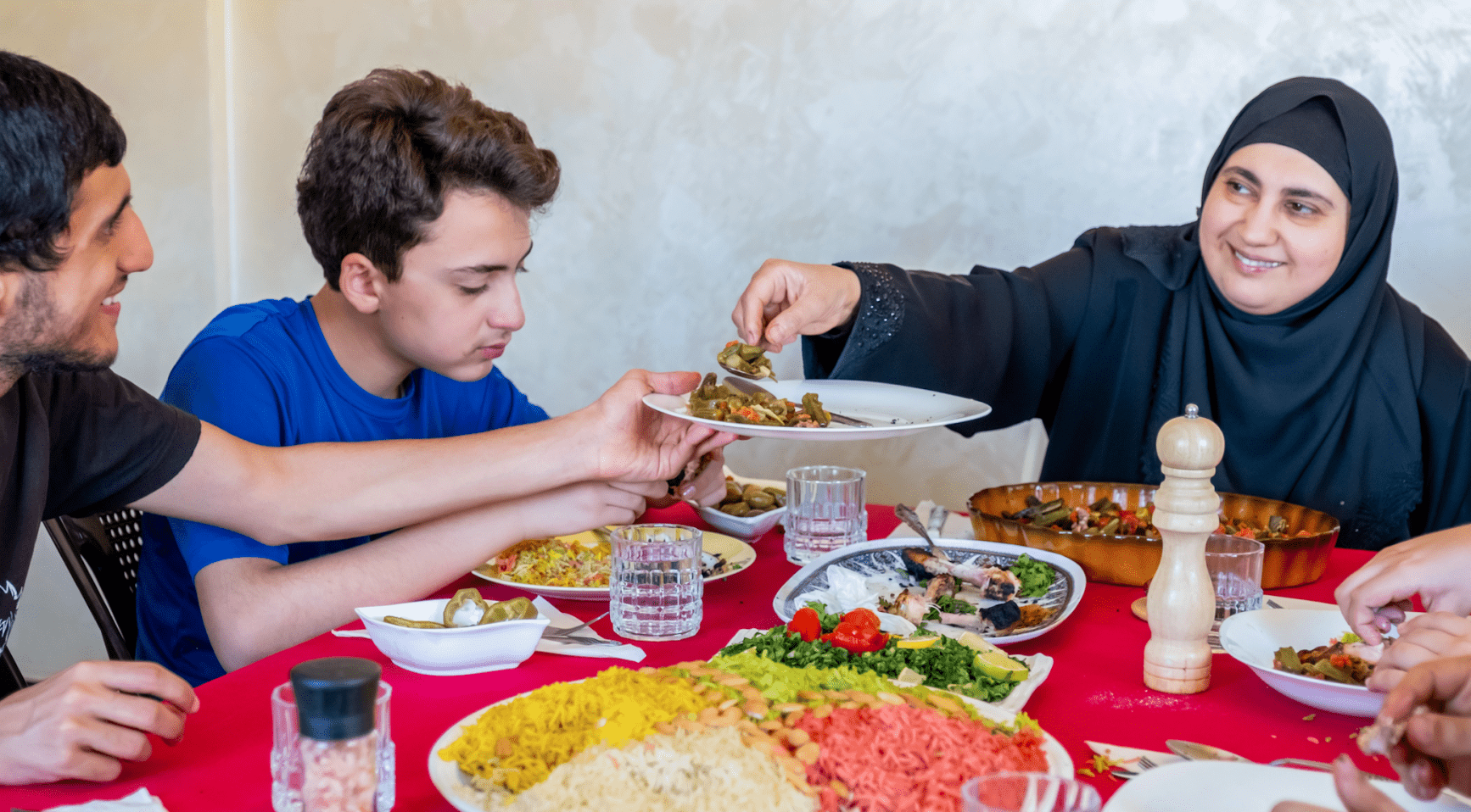 Meer werknemers kunnen vrij nemen voor Eid Al-Fitr door nieuwe arbeidsovereenkomsten