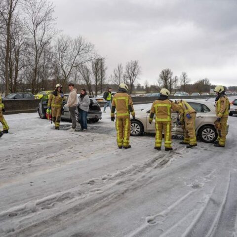 Meerdere ongevallen door hagelbuien op de A28 tussen Eelde en Haren