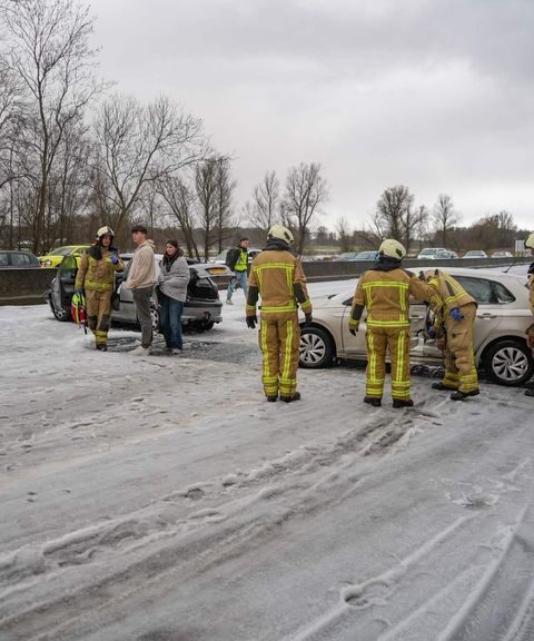 Meerdere ongevallen door hagelbuien op de A28 tussen Eelde en Haren