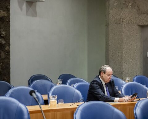 Minister Vijlbrief: geen spoed bij verhoging AOW-leeftijd en 'bevalboete'