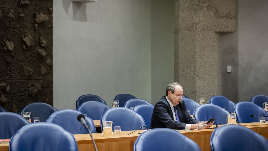 Minister Vijlbrief: geen spoed bij verhoging AOW-leeftijd en 'bevalboete'