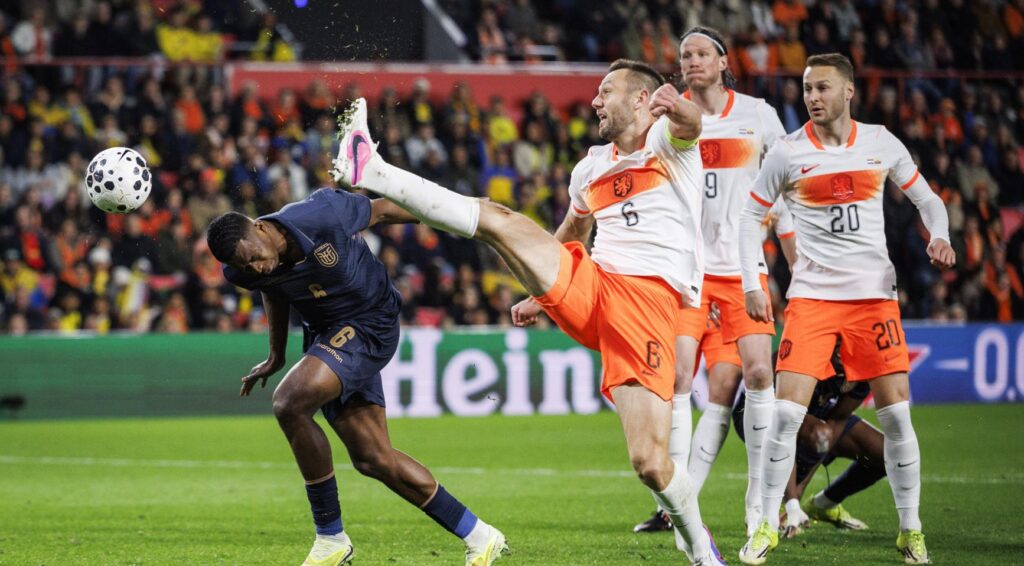 Nederland speelt gelijk tegen Ecuador voor het WK, Zweden voegt zich bij hun groep