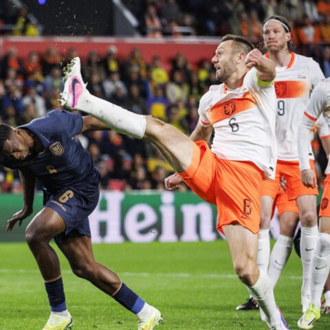 Nederland speelt gelijk tegen Ecuador voor het WK, Zweden voegt zich bij hun groep