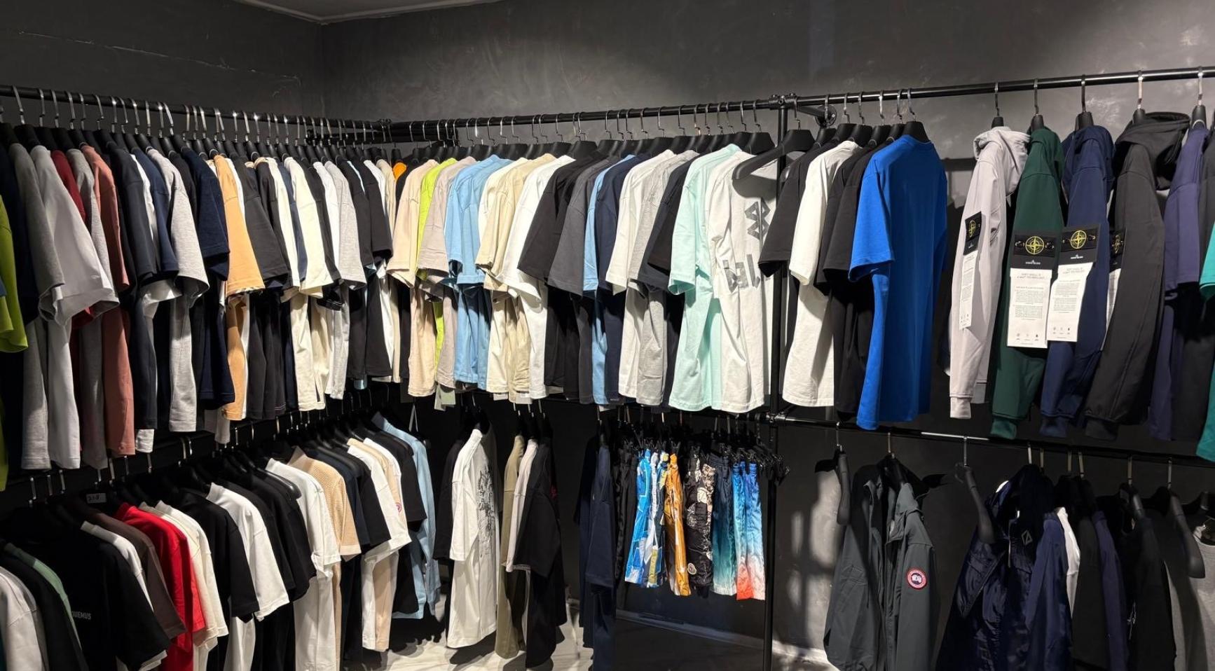 Nederlandse autoriteiten onderscheppen 11.000 vervalste designerartikelen in Nijmegen