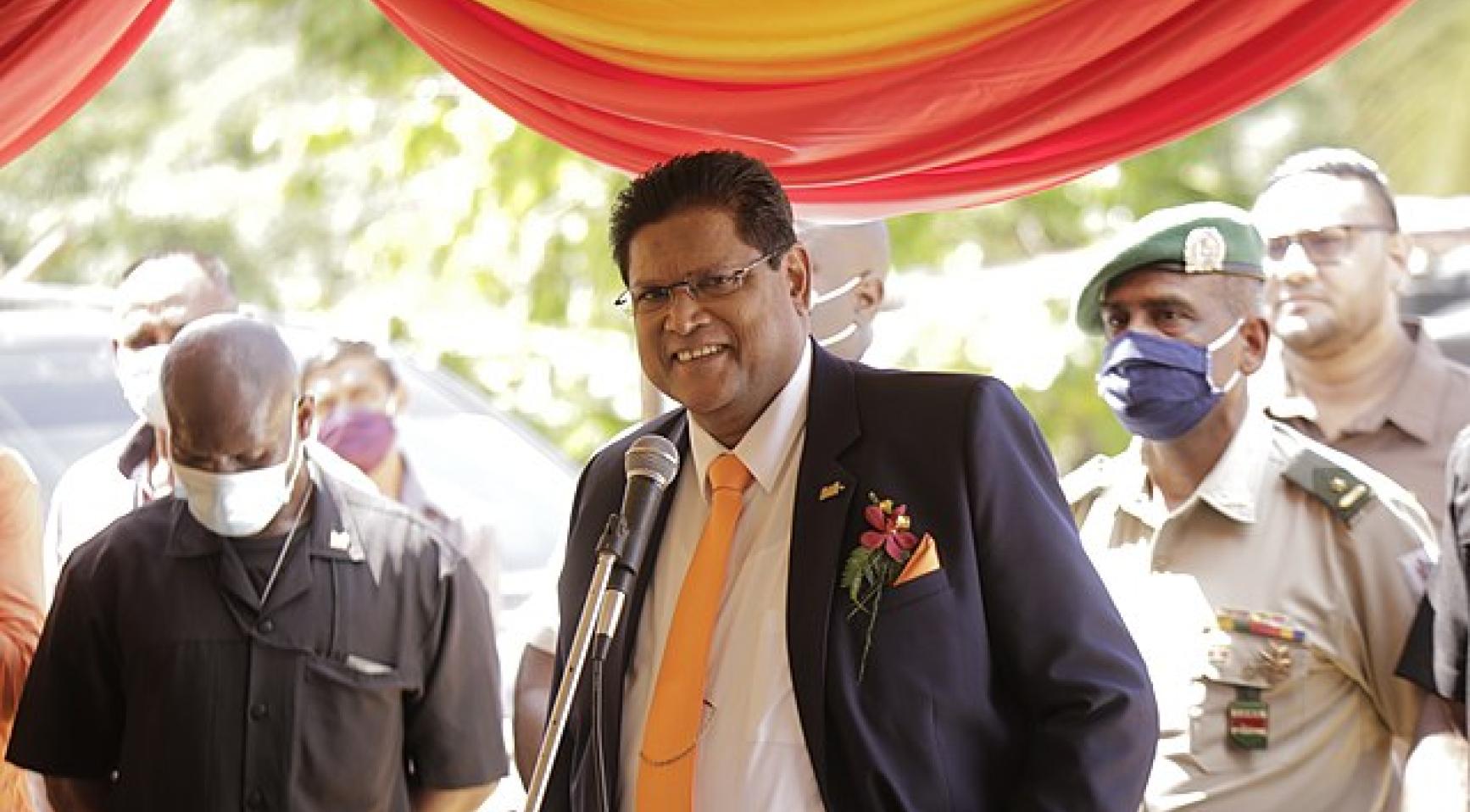 Nederlandse koning en premier reageren op plotselinge dood van voormalige Surinaamse president Chan Santokhi