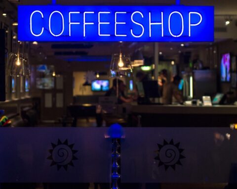 Nederlandse rechtbank voorkomt dat betalingsdienst coffeeshoptransacties blokkeert