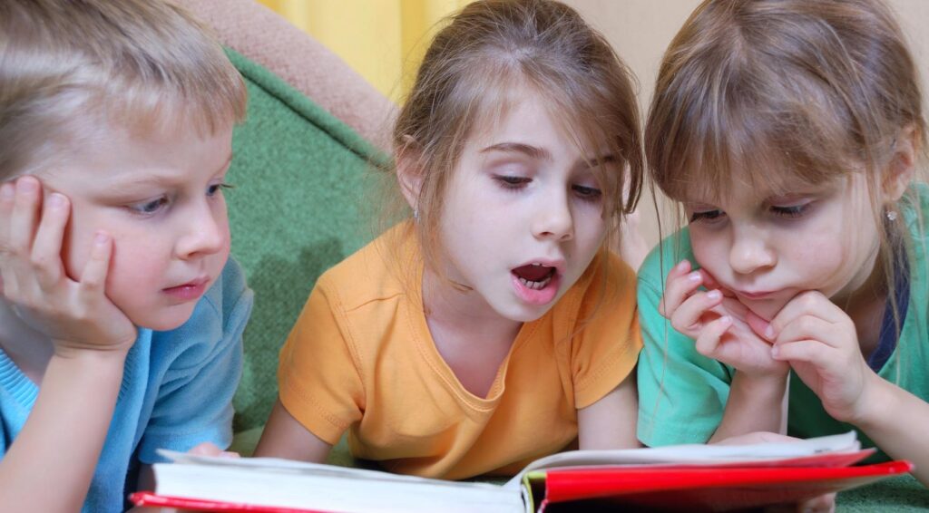 Nederlandse scholen sluiten zich aan bij nieuwe uitgever om kosten te verlagen en duurzaamheid te verbeteren