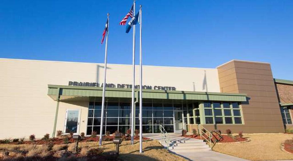 Negentienjarige Nederlandse vrouw in ICE-detentie na poging om 76 kg ketamine de VS in te smokkelen