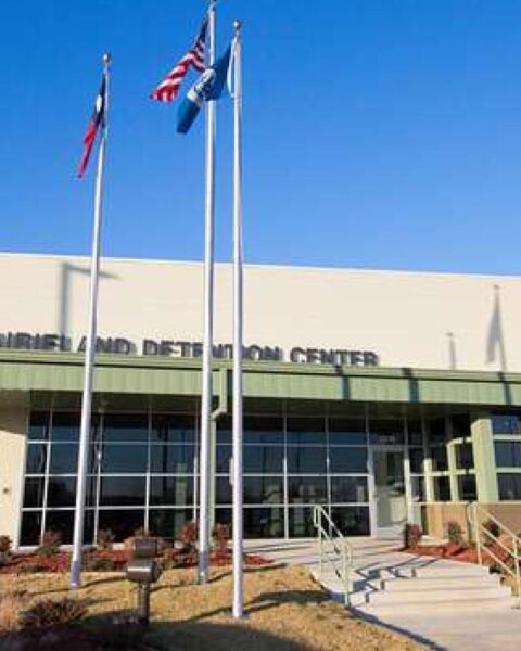 Negentienjarige Nederlandse vrouw in ICE-detentie na poging om 76 kg ketamine de VS in te smokkelen