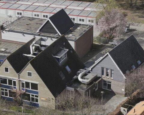 Nieuw dak voor vleermuizen moet bouw basisschool in Eext mogelijk maken