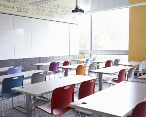 Nieuwe cursussen voor burgers zonder universitaire diploma's om de politiek in te gaan