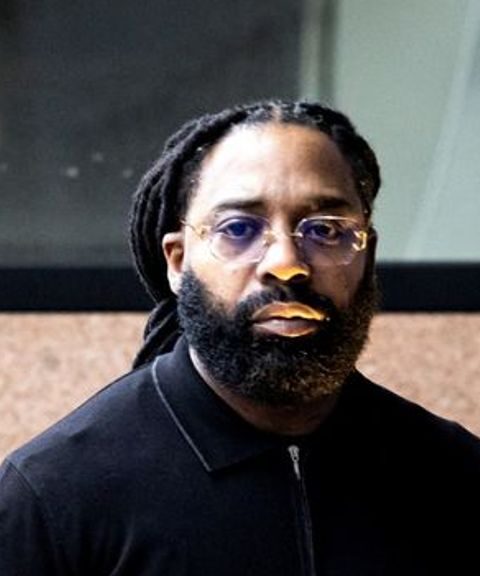 OM eist zeven maanden gevangenisstraf en contactverbod voor rapper Kempi om bedreigingen