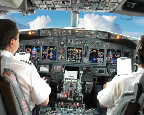 Onderzoek gestart na vrouw en kind toegelaten in cockpit van overboekte Transavia-vlucht