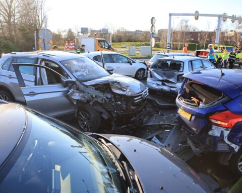 Ongeval met negen voertuigen in Voorburg leidt tot drie gewonden