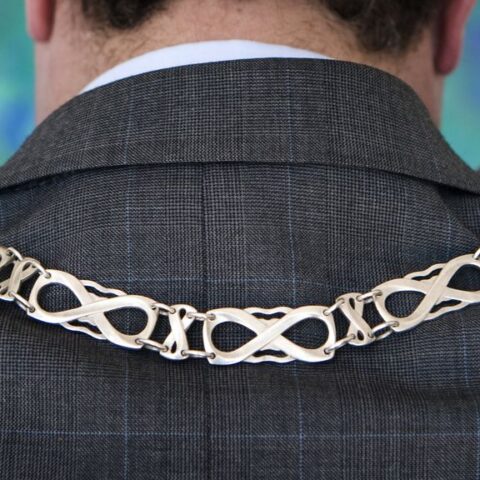 Oud-burgemeester van Hendrik-Ido-Ambacht aangehouden wegens bezit van kinderporno