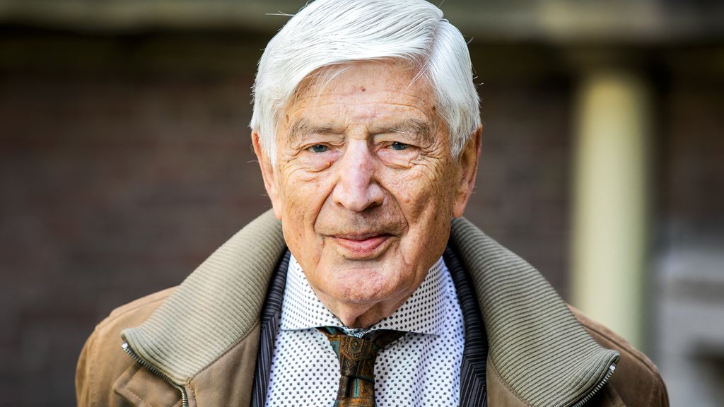 Oud-premier Van Agt vraagt koning om excuses aan Molukkers in Nederland