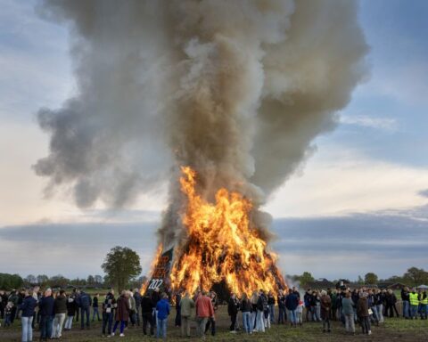 Paasvuren in Nederland onder druk door strengere regelgeving en brandgevaar