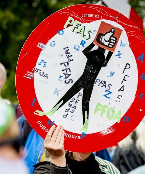 PFAS zijn giftig en kosten opruimen zijn hoog, maar verbod blijft uit