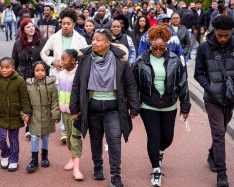 Pleegmoeder van doodgeschoten Jerryson onverwacht overleden, maakte indruk met haar verbindende boodschap
