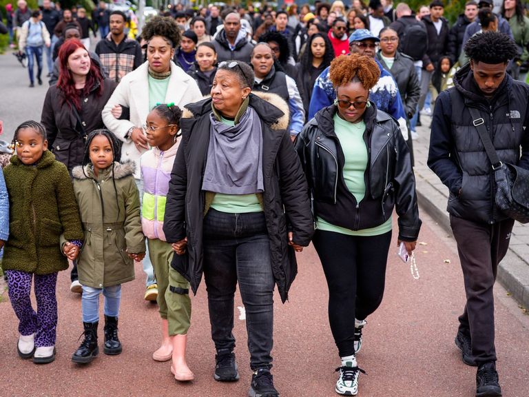 Pleegmoeder van doodgeschoten Jerryson onverwacht overleden, maakte indruk met haar verbindende boodschap