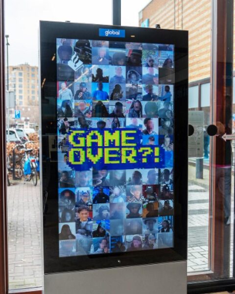 Politie toont gezichten van 79 verdachte nepcops en helpdeskoplichters