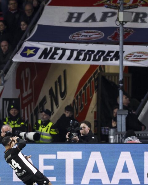 PSV verliest voor de derde keer in de Eredivisie na 3–2 nederlaag tegen NEC in Eindhoven