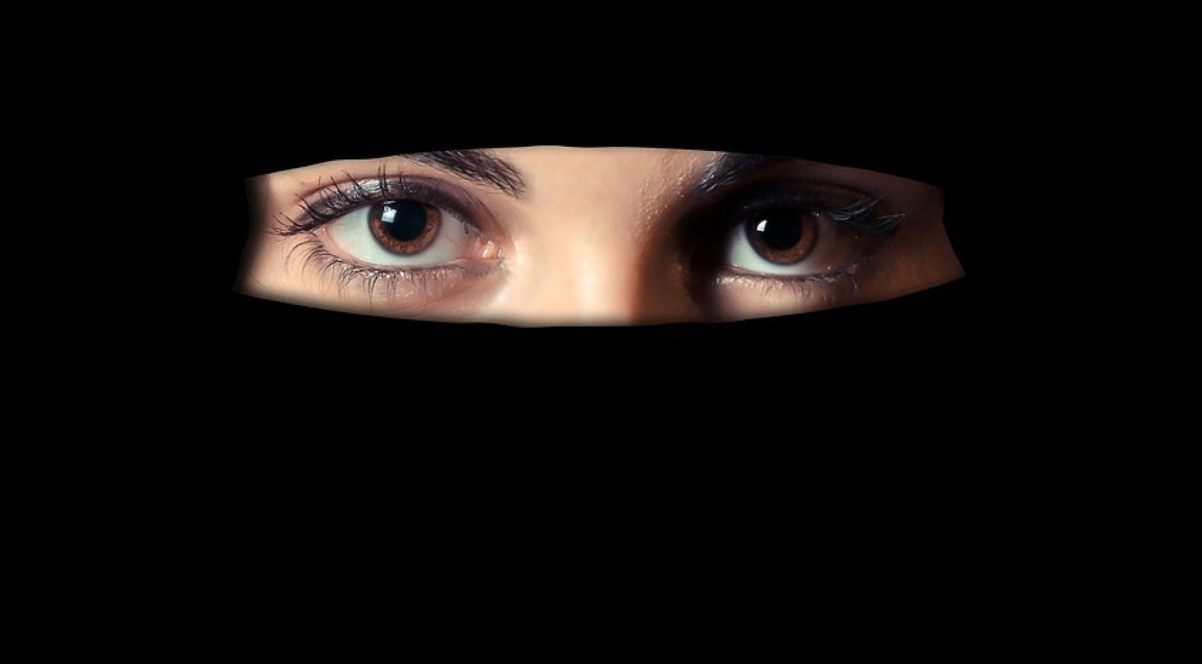 Rechtbank oordeelt: visspecialist moet vervolgd worden voor weigering van vrouw in niqab